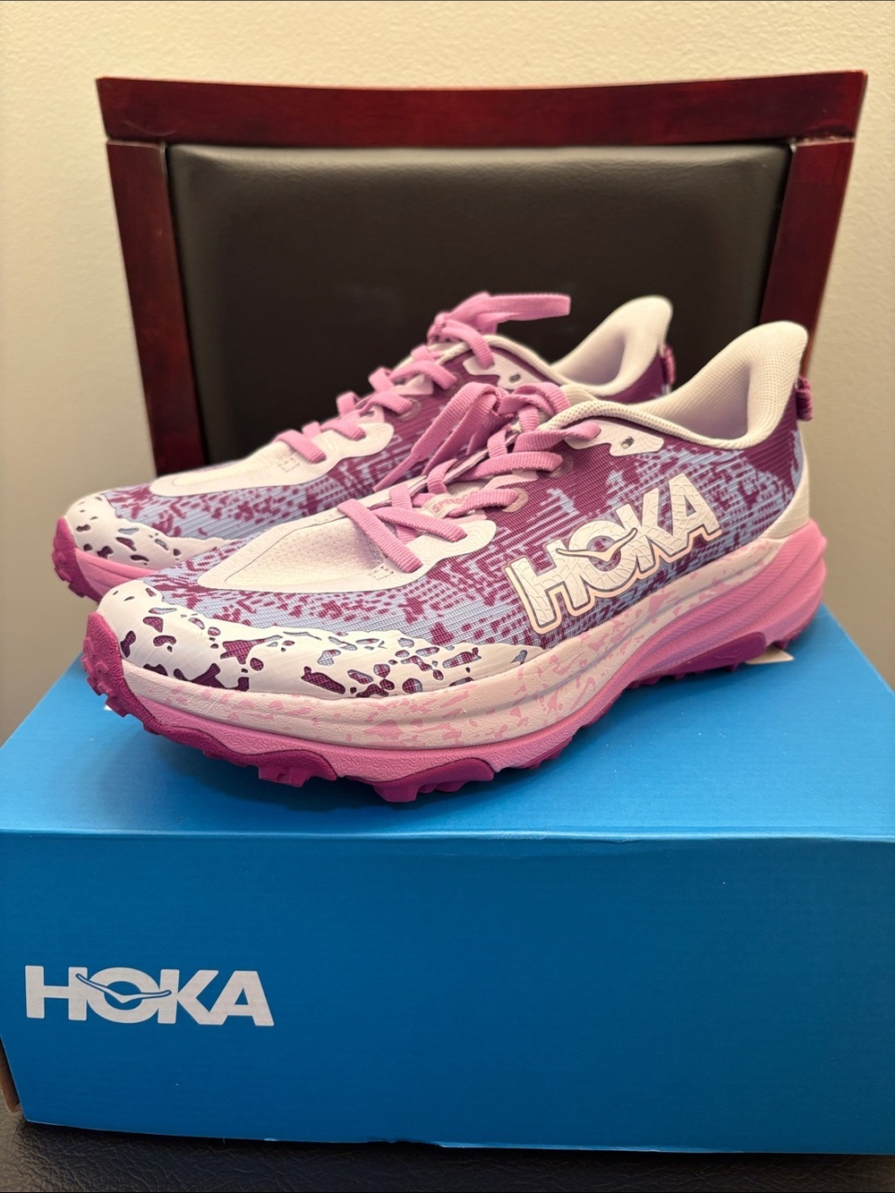 New in Box HOKA Speedgoat 6 Size 6Y 7.5 Women’s Pink Light Purple Trail Runners